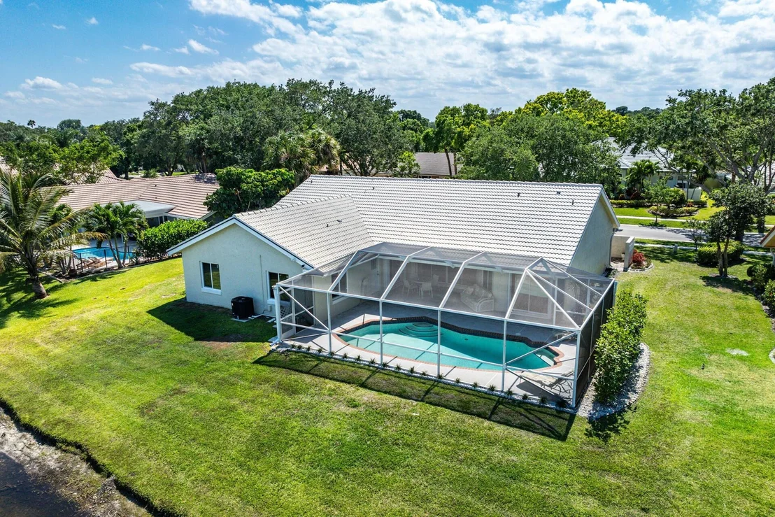 Photo of 18330 Lake Bend