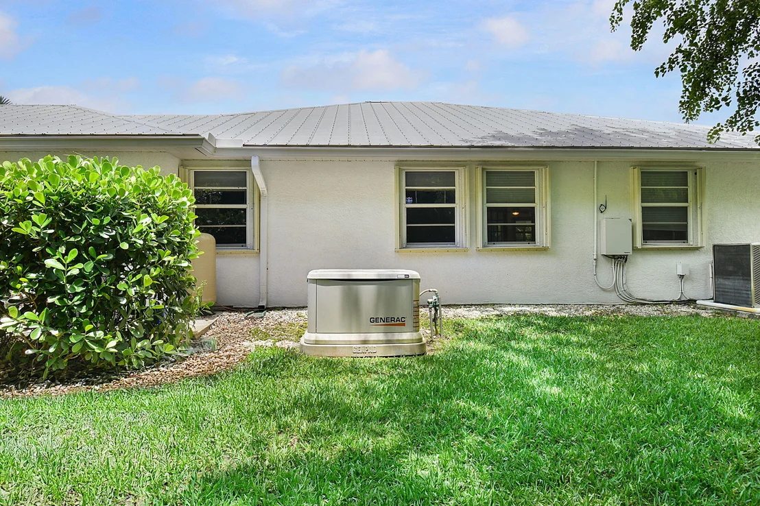 Photo of 895 SE Waterside Way
