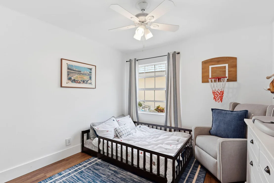Photo of 944 Dickens Place