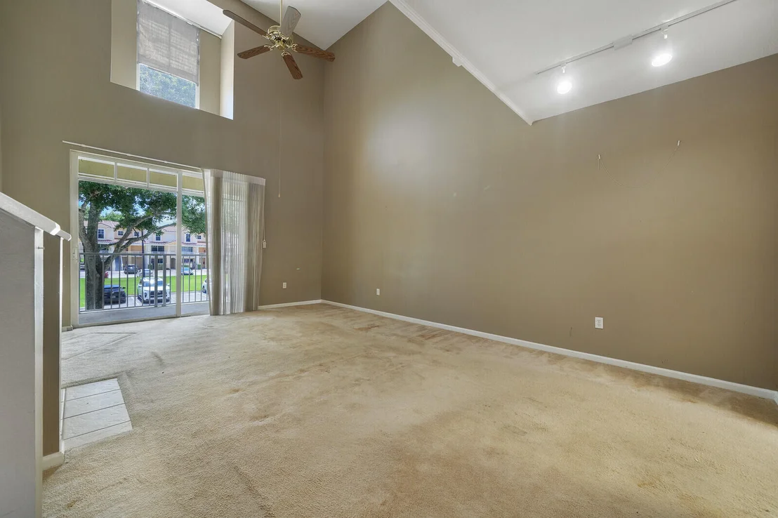 Photo of Unit 21 at 1054 University Boulevard