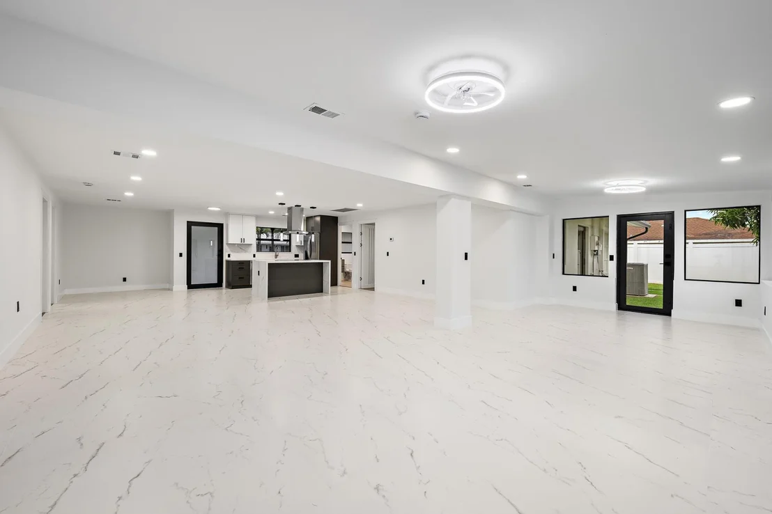 Photo of 360 Saturn Avenue