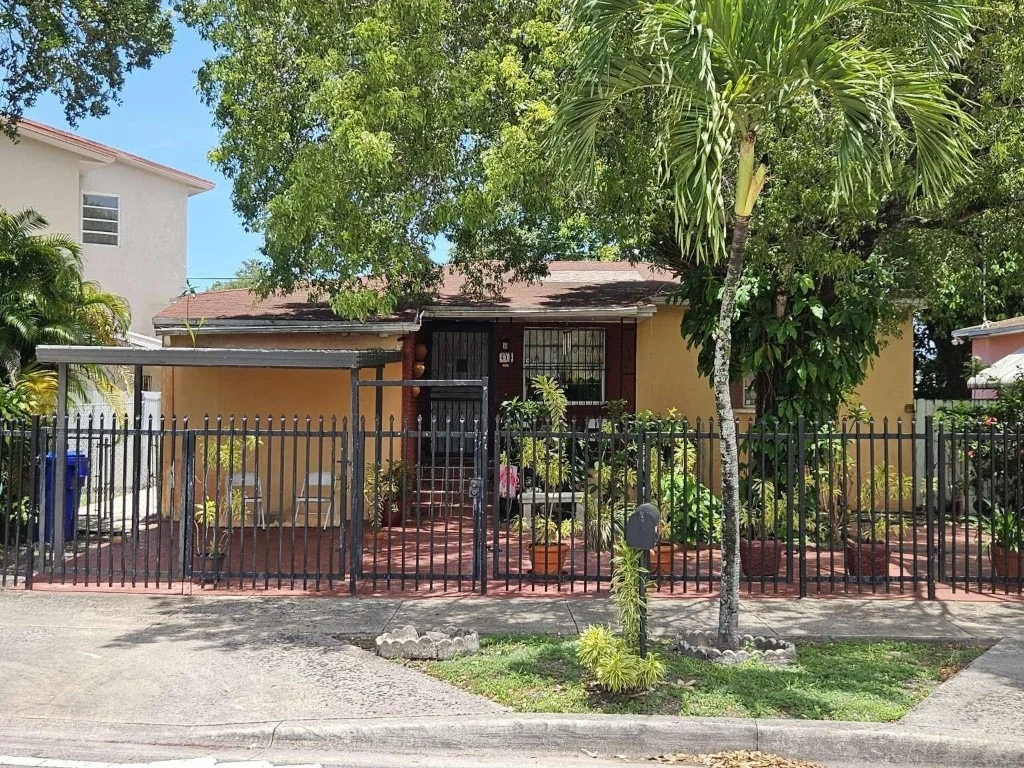 Photo of 415 Flagami Boulevard