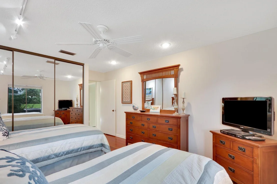 Photo of 408 River Edge Road