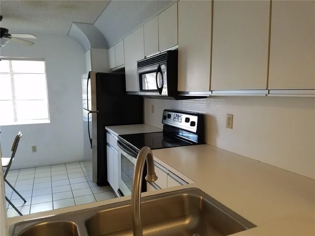 Photo of 3327 W Inverrary Boulevard