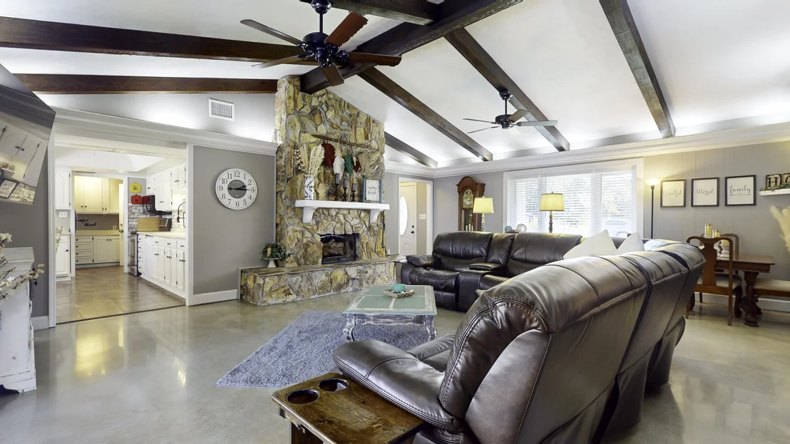 Photo of 1332 N Oak Ridge Drive