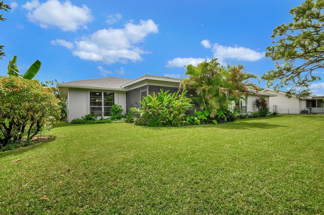 Photo of 8 W Cypress Road