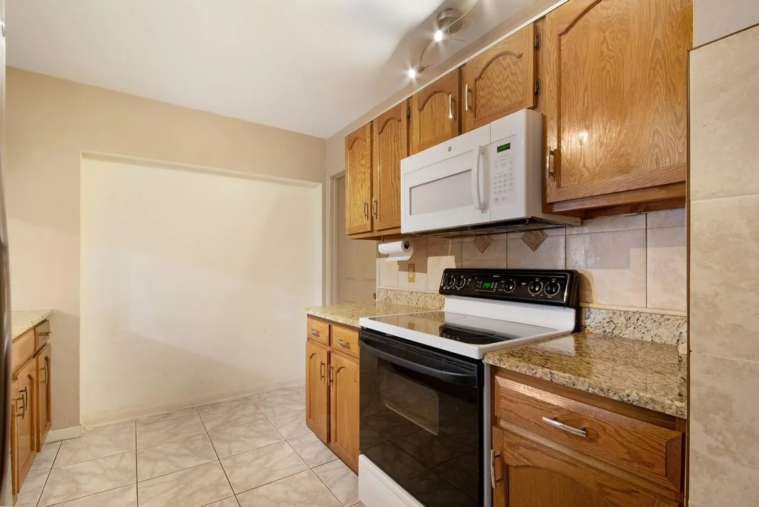 Photo of 2075 SW 24th Circle