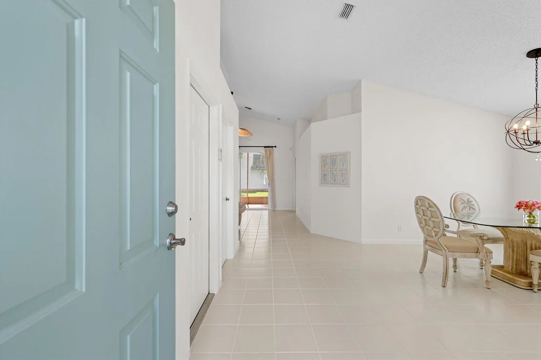 Photo of 1069 Aviary Road