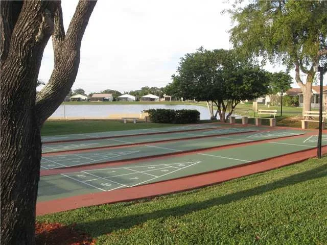 Photo of 5550 Mirror Lakes Boulevard