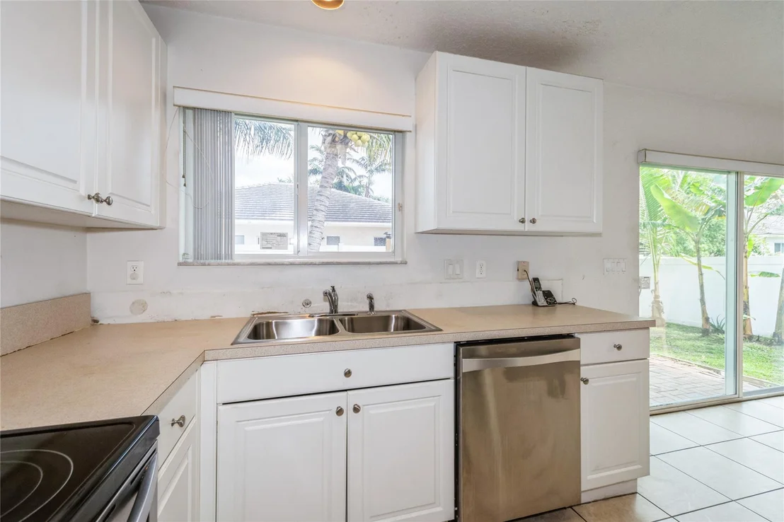 Photo of 320 NW 17th Terrace