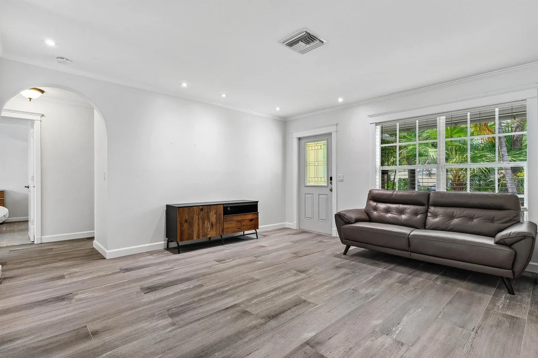 Photo of 165 Lakeside Drive