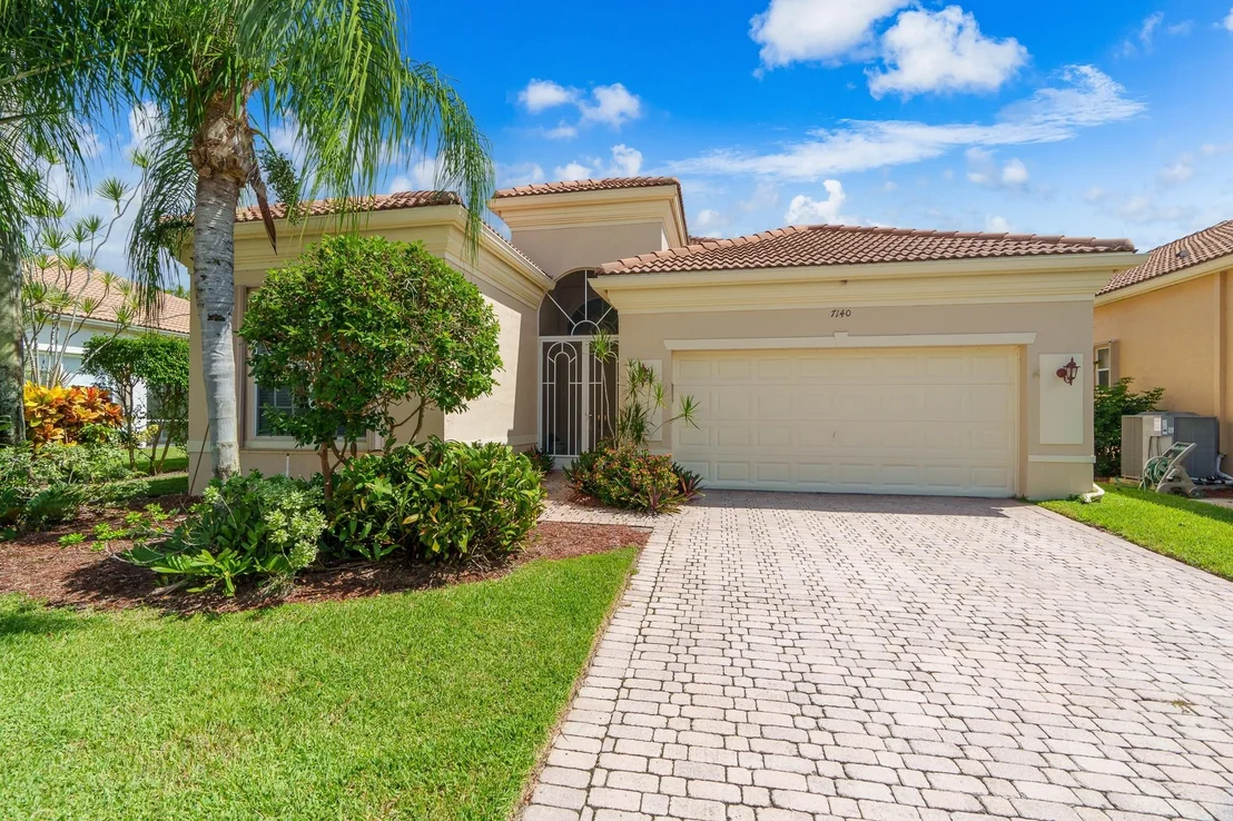 Photo of 7140 Demedici Circle