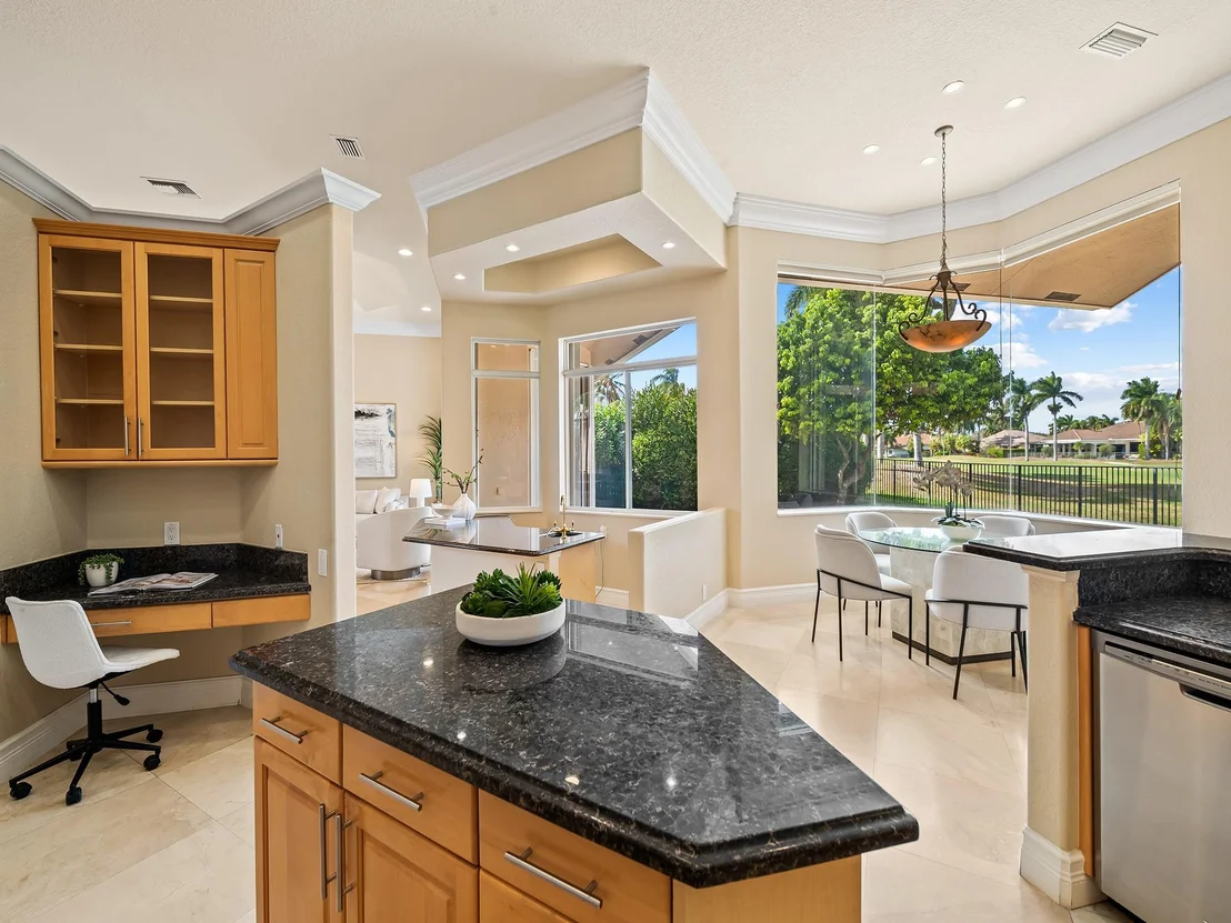 Photo of 2579 Mayfair Lane