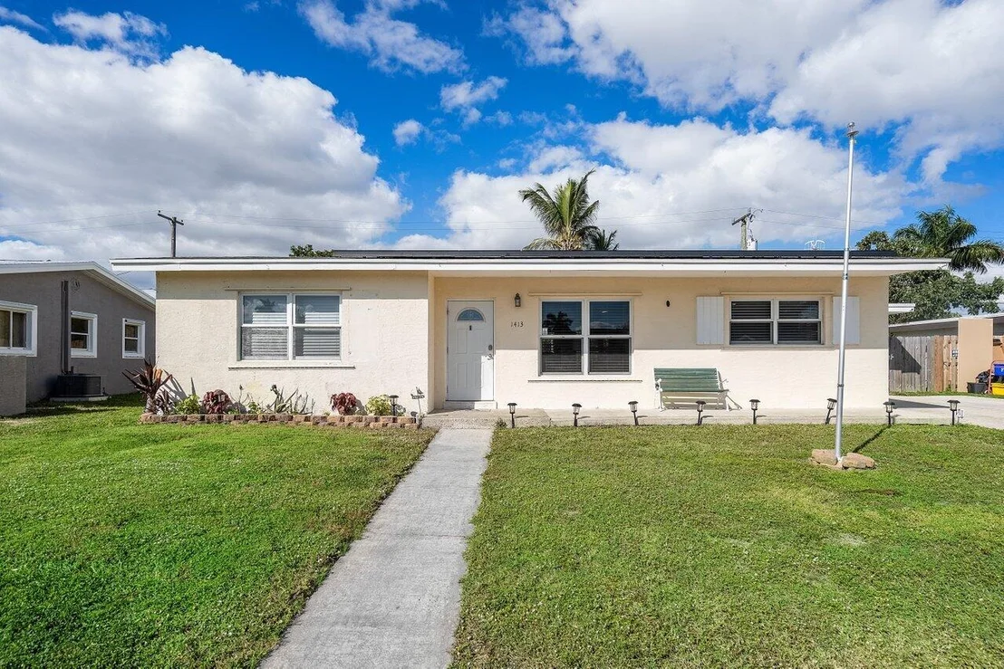 Photo of 1413 Crest Drive