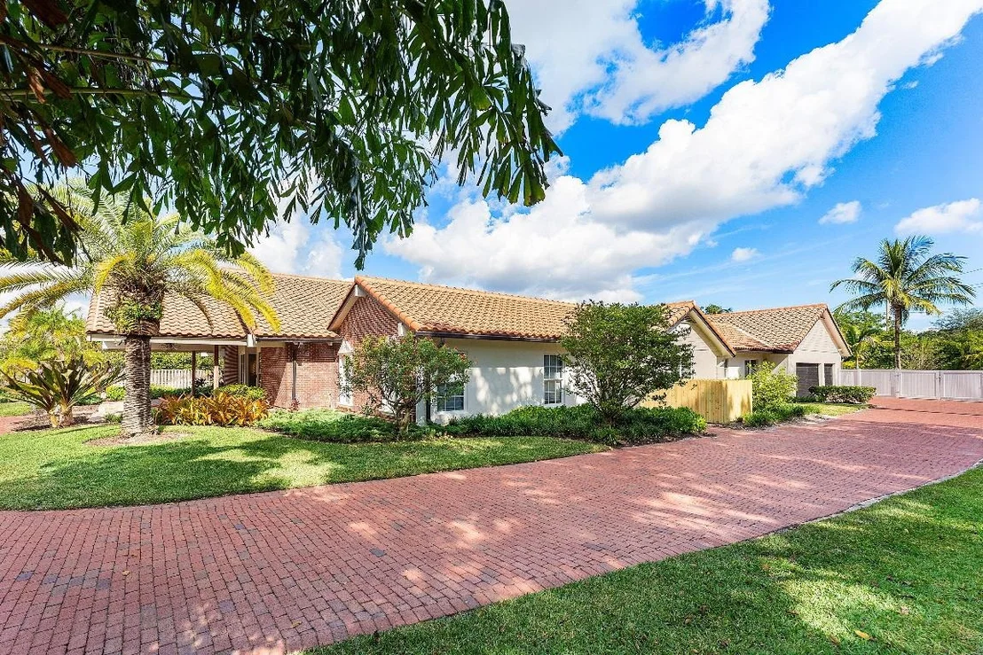 Photo of 6641 Giralda Circle