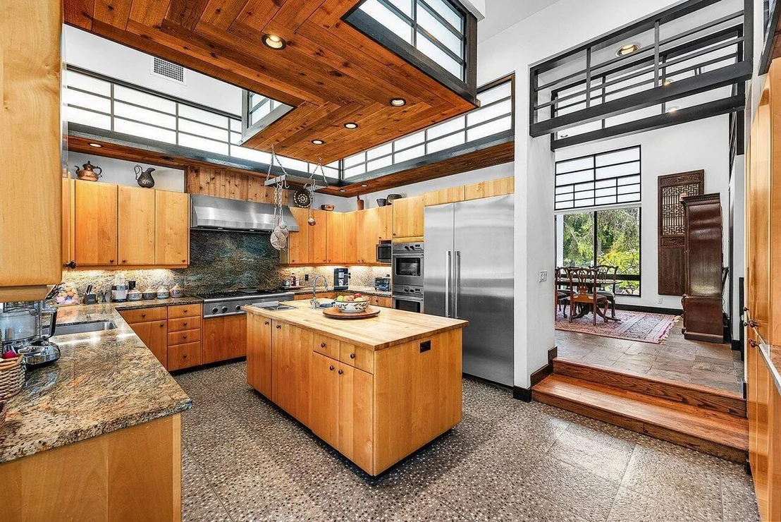 Photo of 8549 SURREY Lane