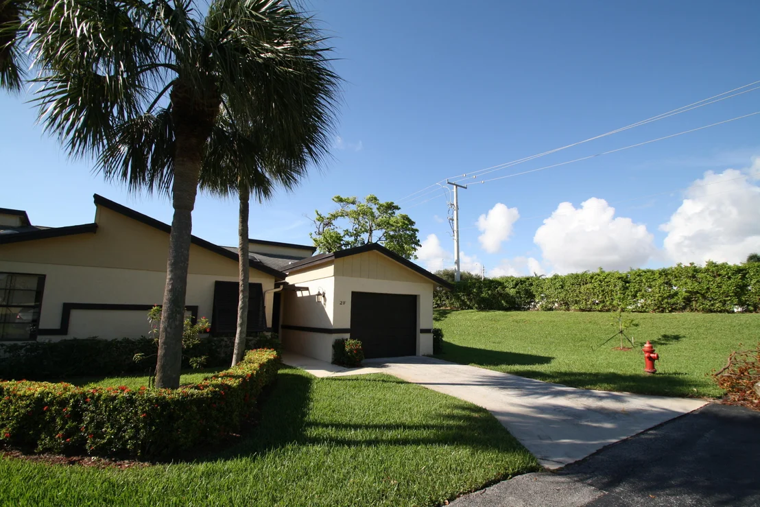 Photo of Unit F at 2 Ridgepointe Drive