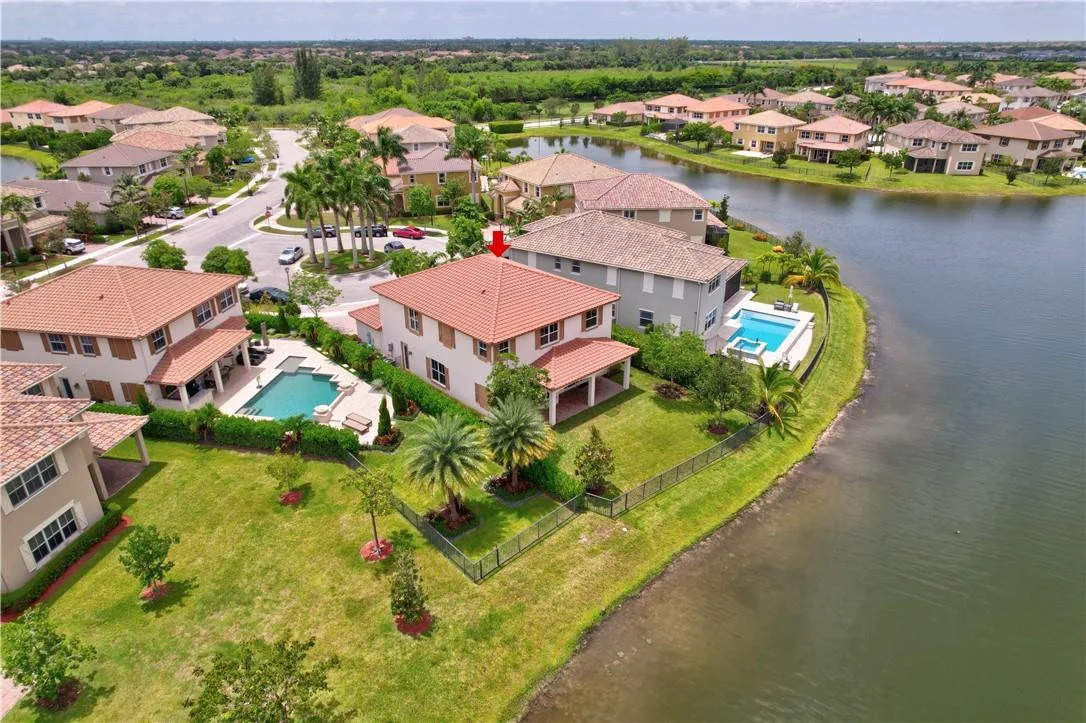 Photo of 8631 S Lakeside Bend