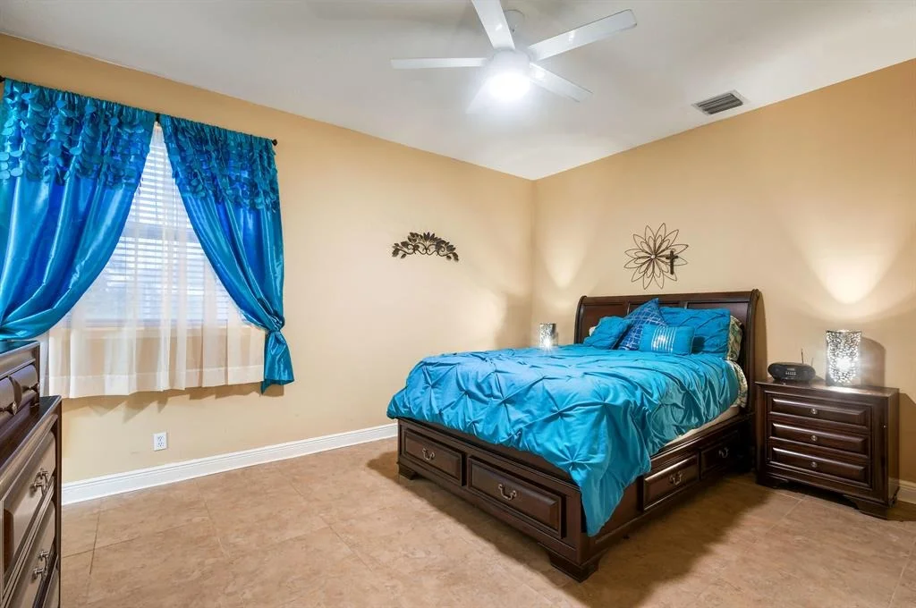 Photo of 352 Kingfisher Drive