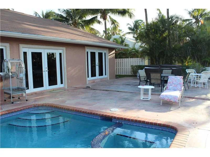 Photo of 2911 NE 48th Street