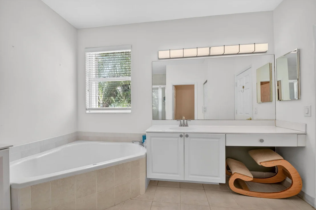 Photo of 1605 E Classical Boulevard