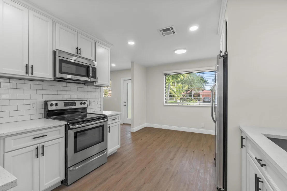 Photo of 4882 Lincoln Road