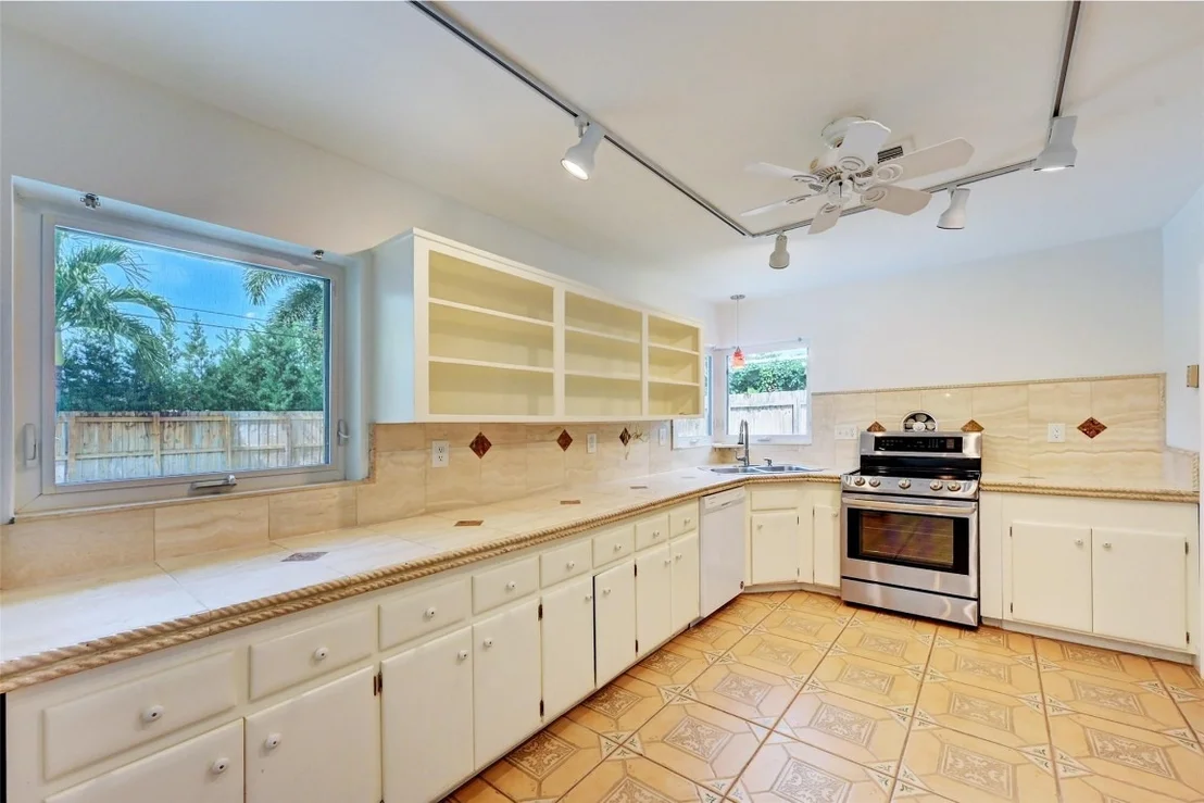 Photo of 807 SE 10th Terrace