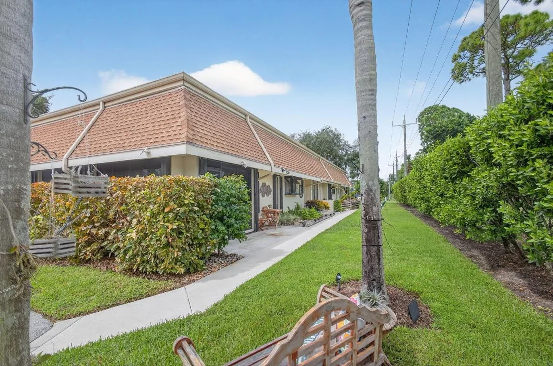 Photo of Unit B at 101 Half Moon Circle