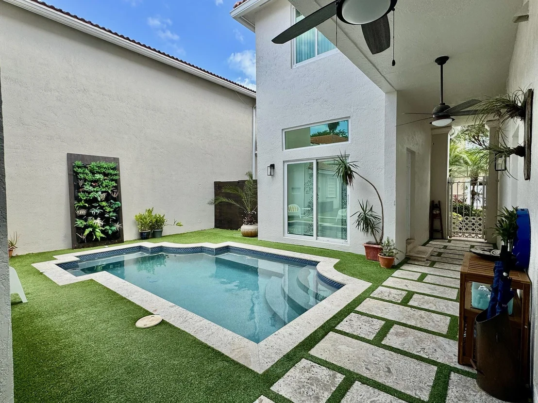 Photo of 1087 Satinleaf Street