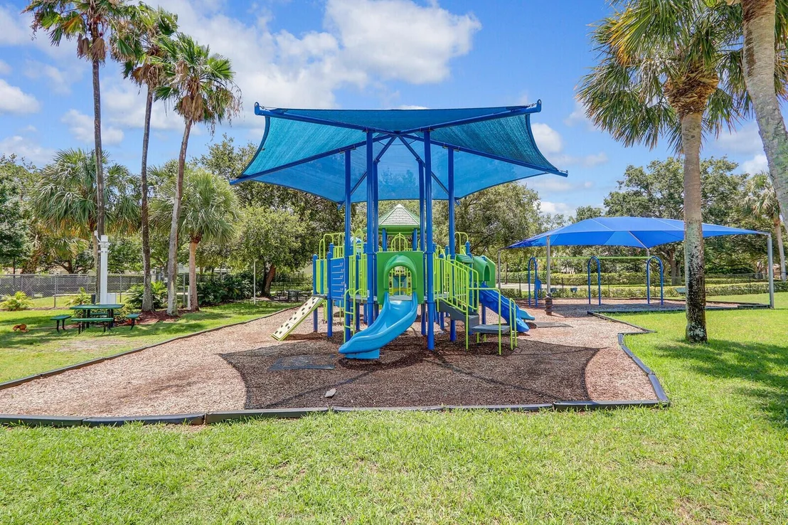 Photo of 471 Oriole Point
