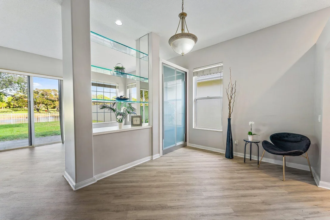 Photo of 100 Hampton Circle