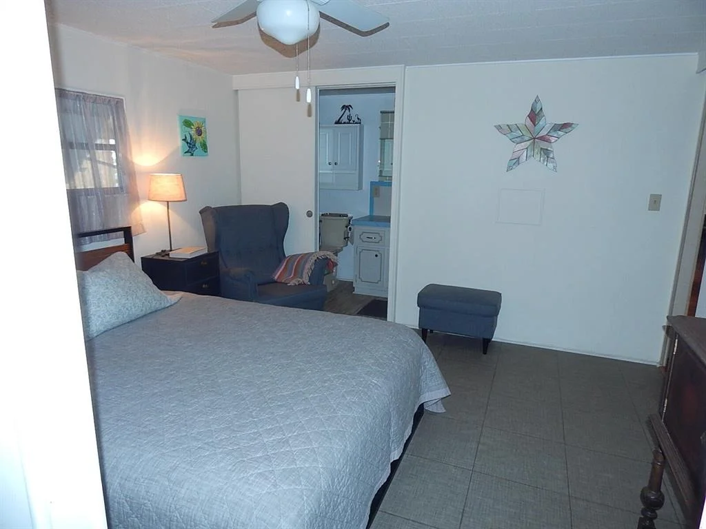 Photo of Unit 32 at 400 N A1a
