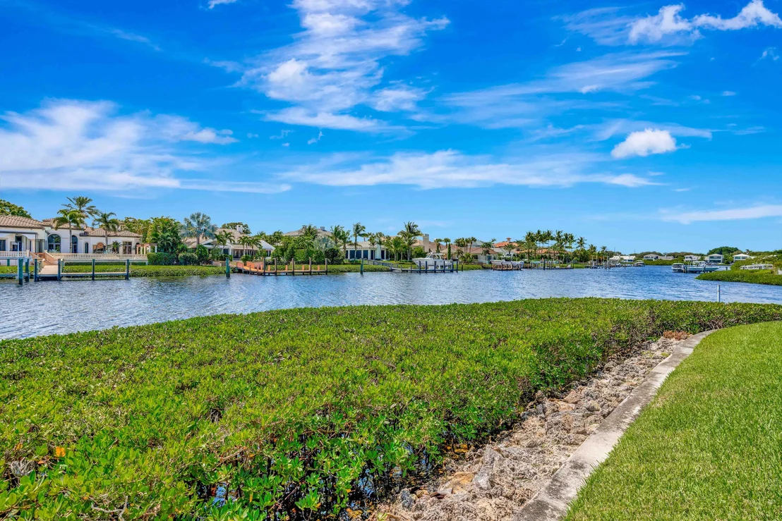 Photo of 185 Island Drive
