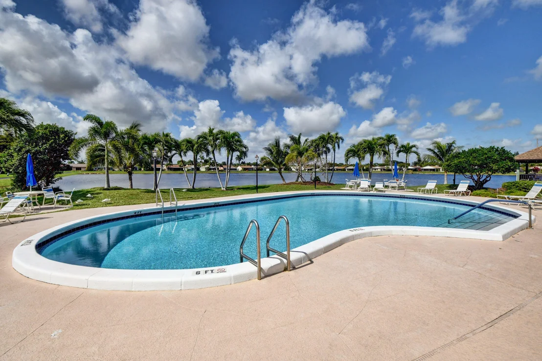 Photo of 5102 Mirror Lakes Boulevard