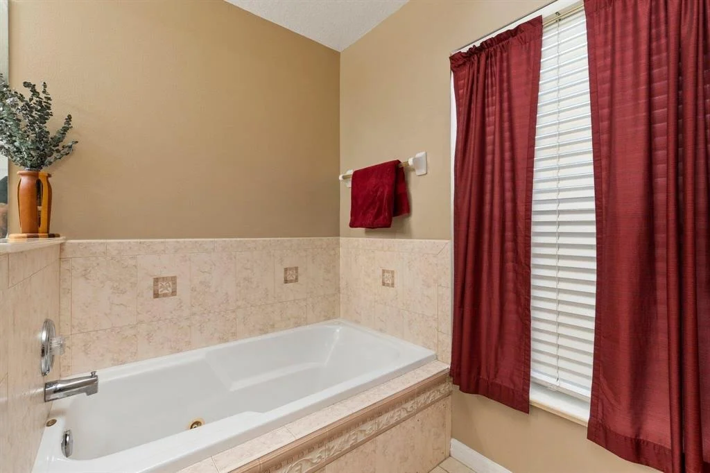 Photo of 5501 Pinetree Drive