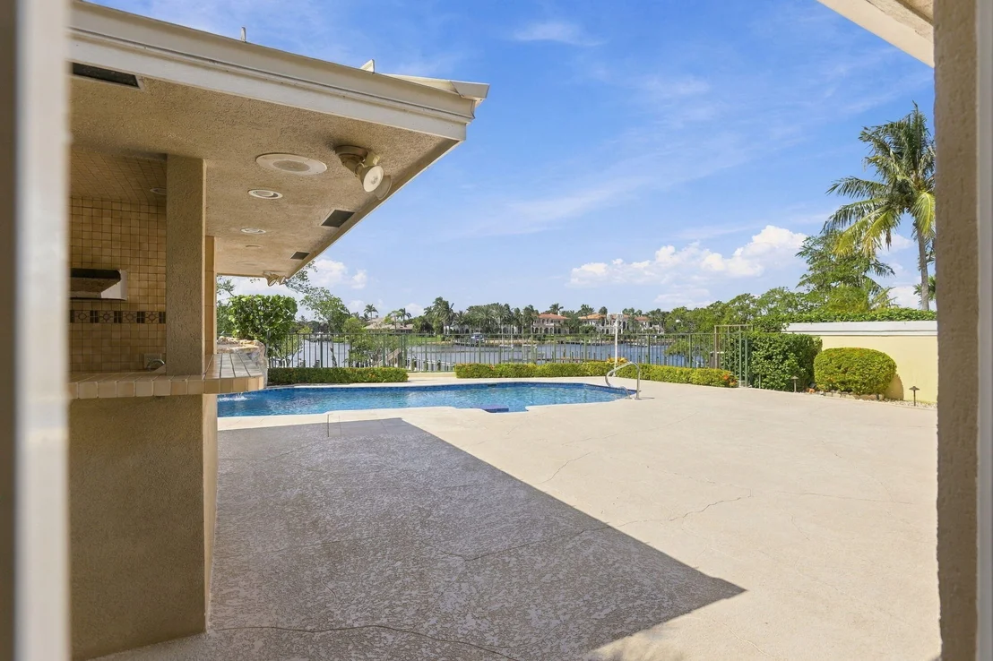 Photo of 352 River Edge Road