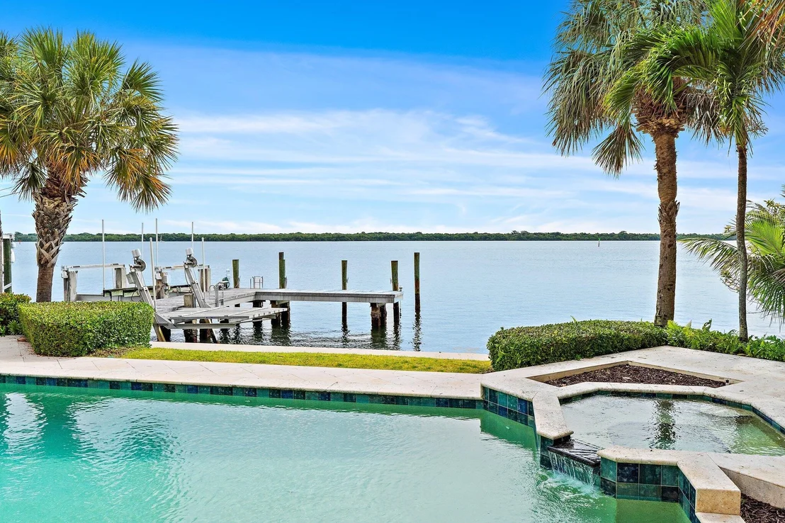 Photo of 806 Lakeside Drive
