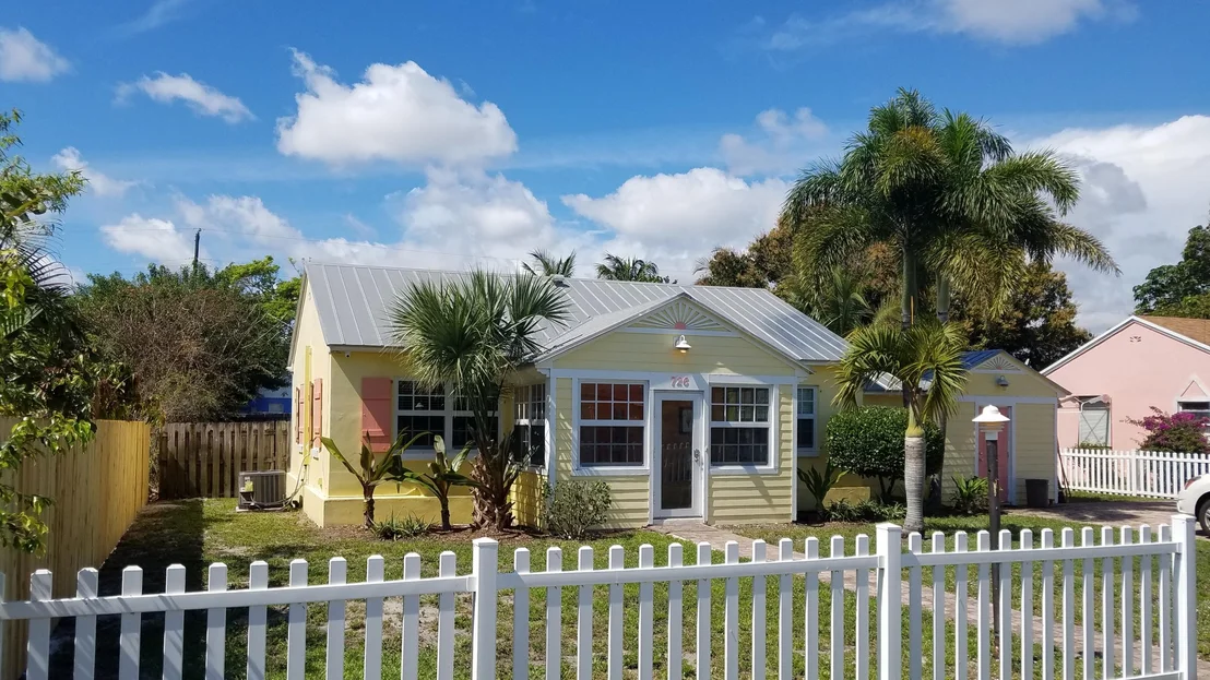 Photo of 726 SE 3rd Avenue