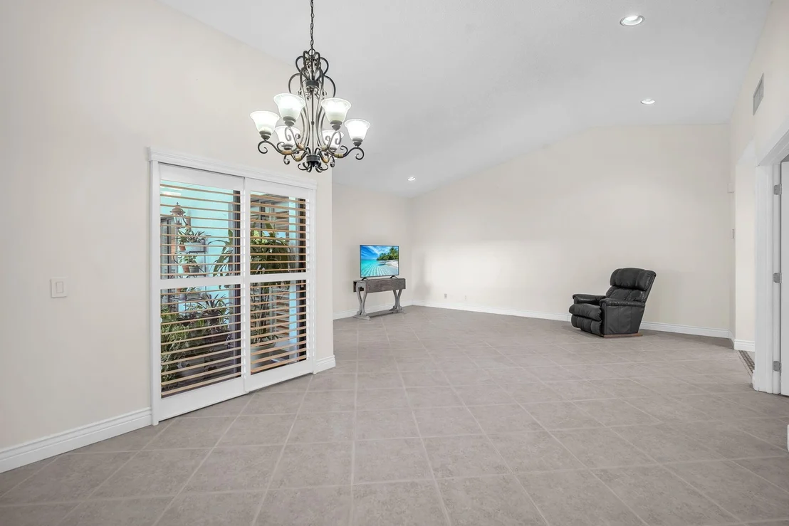 Photo of 2097 Montpeliar