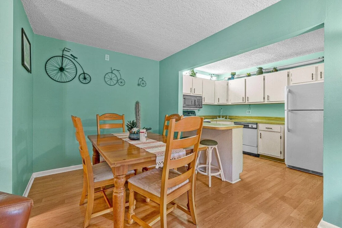 Photo of Unit D1 at 305 Pine Ridge Circle