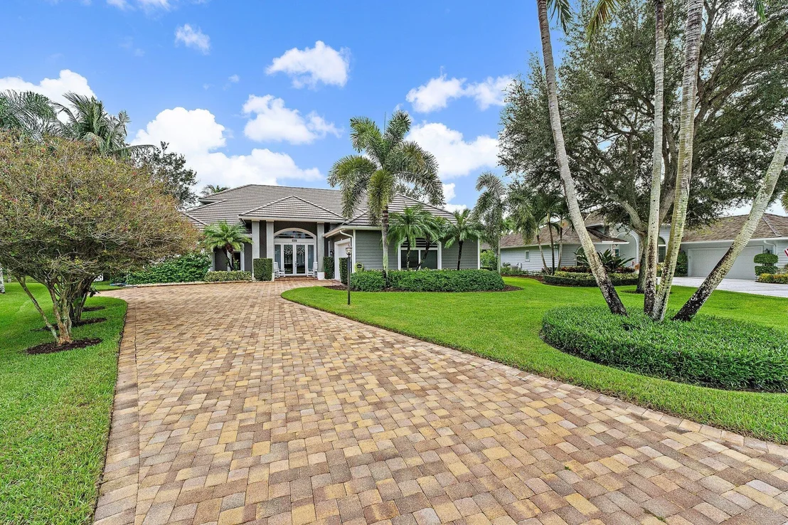 Photo of 18647 SE Lakeside Way