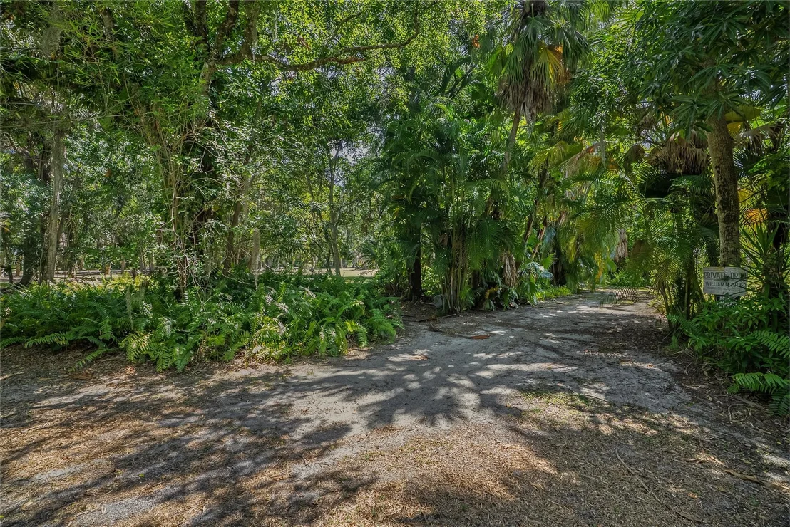 Photo of 4935 11th Lane