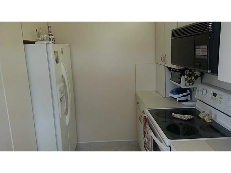 Photo of Unit 708 at 1010 S Ocean Boulevard
