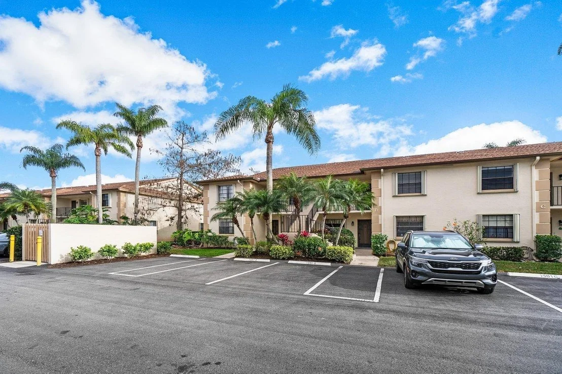 Photo of Unit A at 1501 Pinecrest Circle