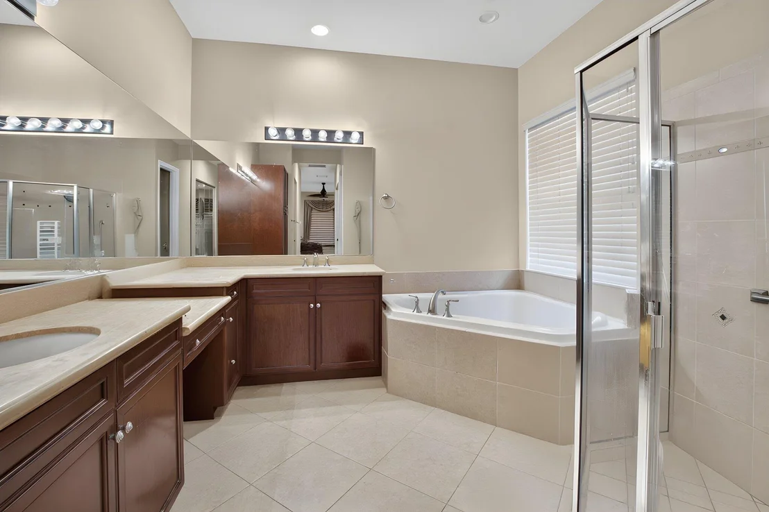 Photo of 8855 Starhaven Cove