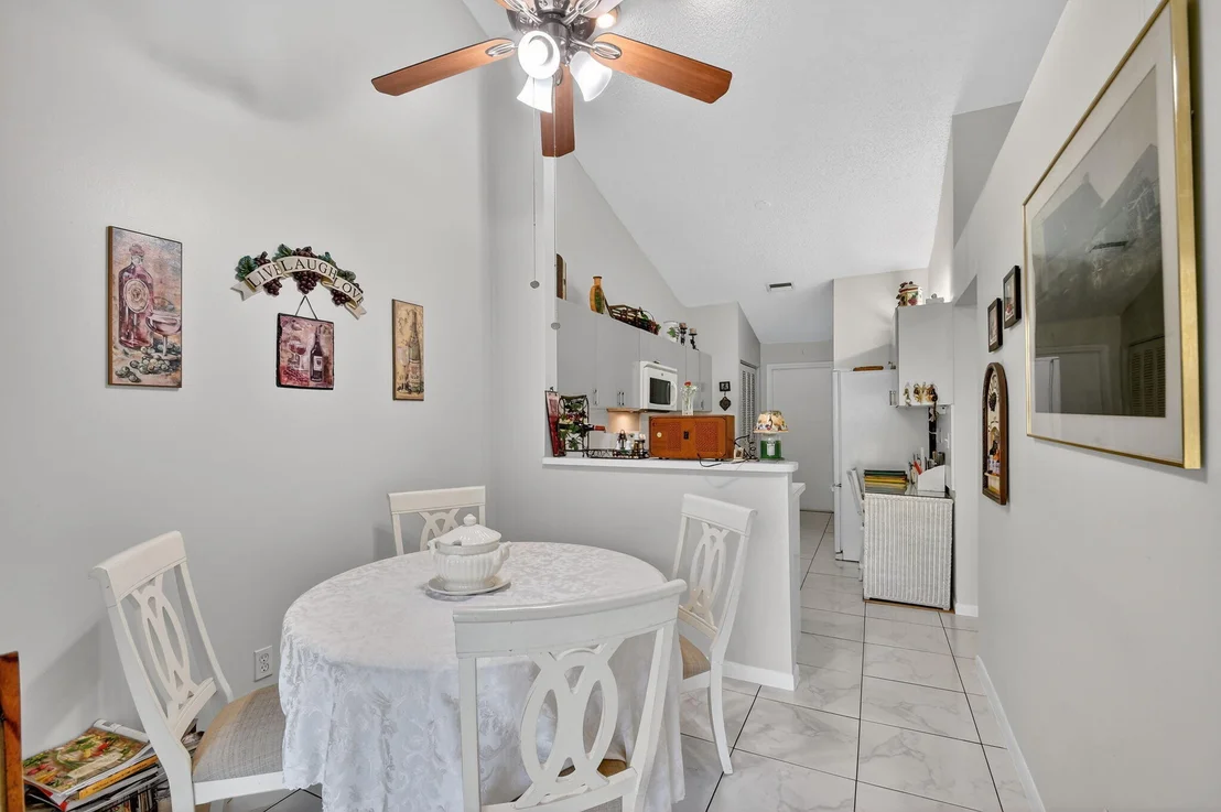 Photo of 7147 Le Chalet Boulevard