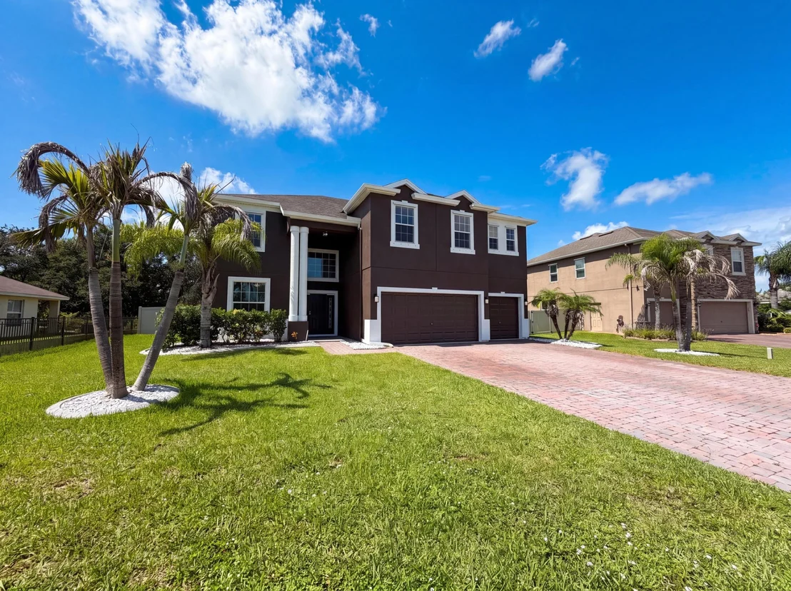 Photo of 5845 Wyndham Manor