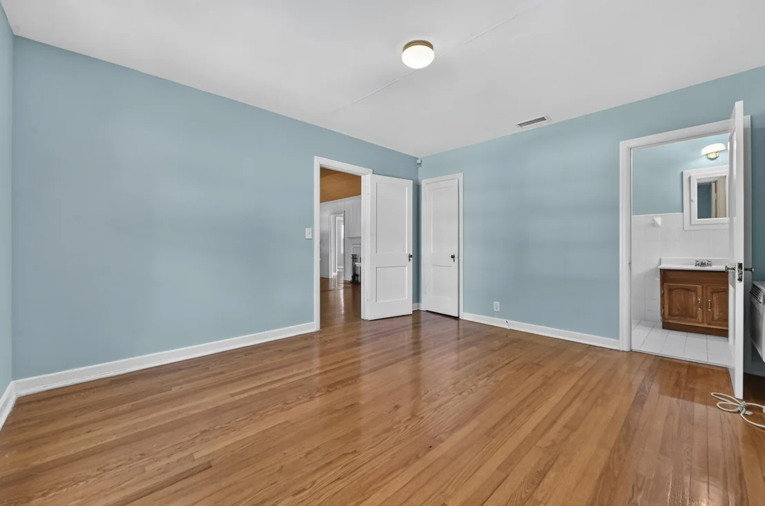 Photo of 53 Palm Square