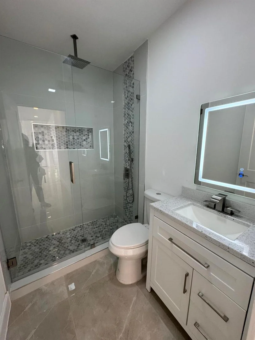 Photo of 418 Colonial Road