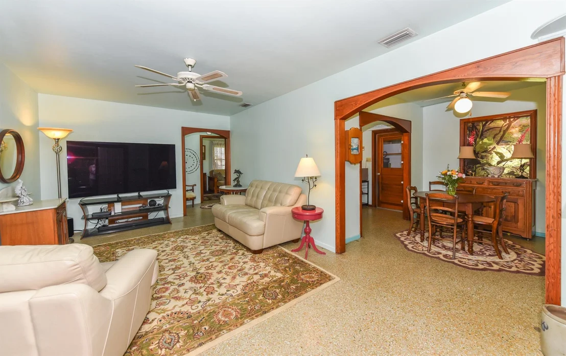 Photo of 1116 NE Oceanview Circle